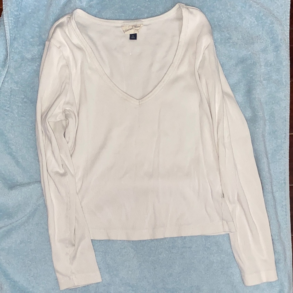 Universal Thread Cream V-Neck Long Sleeve Top